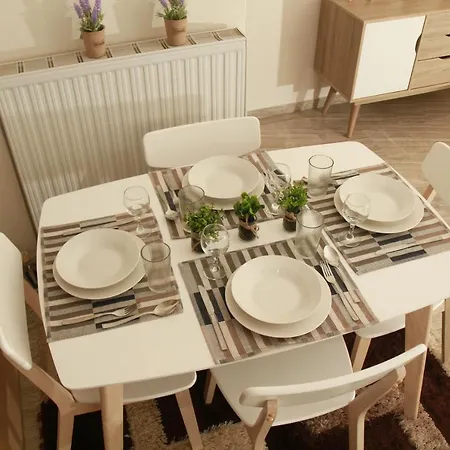 Petra Thea 4 アパート